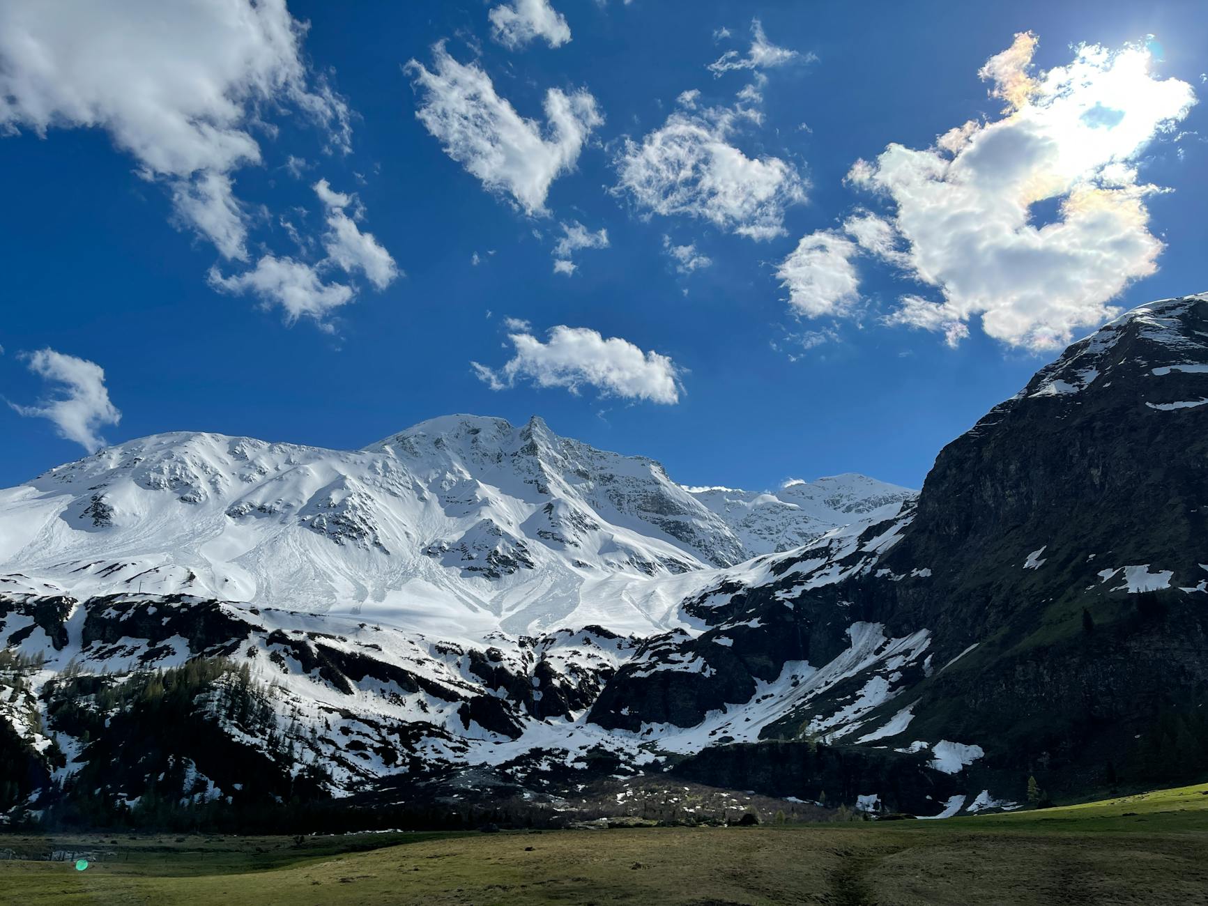 Schneebedeckte Berge in Zell am See